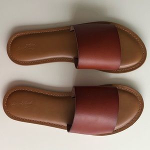 Universal Thread Slip-on Sandals